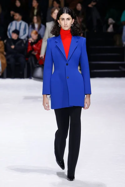 Look 15